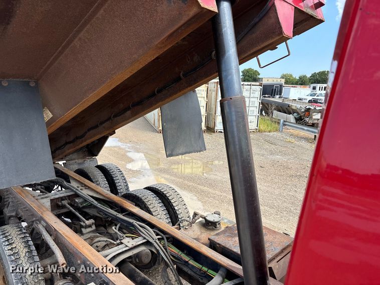 image for item EV1776 2013 International Workstar 7400 dump truck