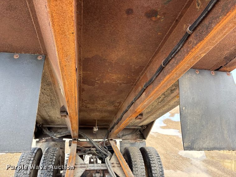 image for item EV1776 2013 International Workstar 7400 dump truck