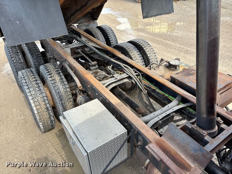 image for item EV1776 2013 International Workstar 7400 dump truck