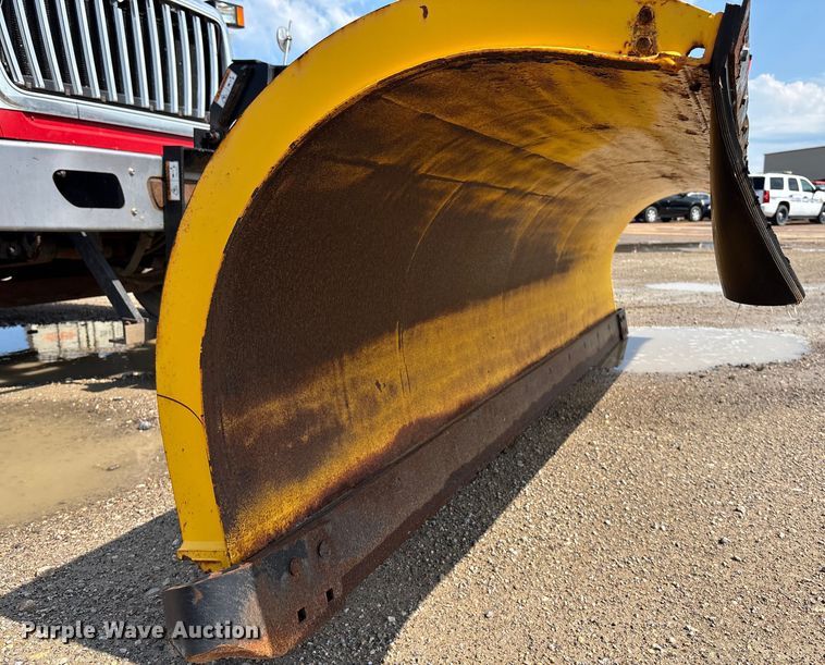 image for item EV1776 2013 International Workstar 7400 dump truck