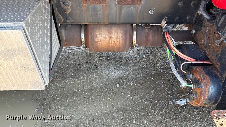 image for item EV1776 2013 International Workstar 7400 dump truck