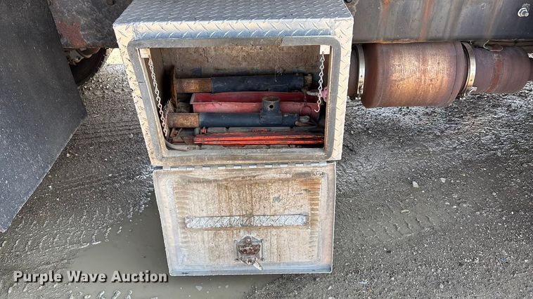 image for item EV1776 2013 International Workstar 7400 dump truck