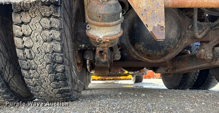 image for item EV1776 2013 International Workstar 7400 dump truck