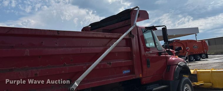 image for item EV1776 2013 International Workstar 7400 dump truck