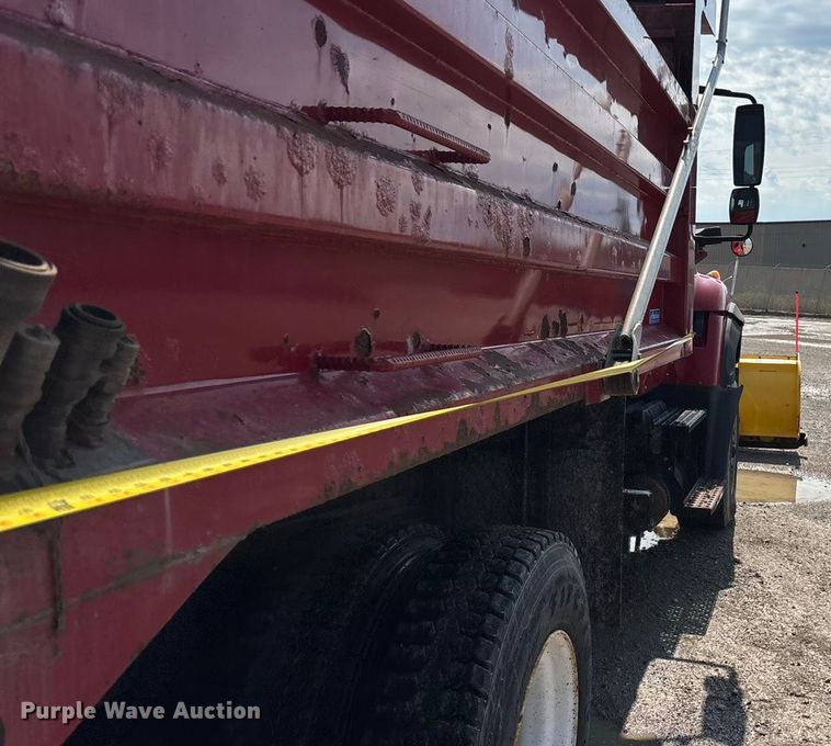 image for item EV1776 2013 International Workstar 7400 dump truck