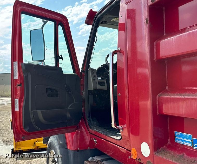 image for item EV1776 2013 International Workstar 7400 dump truck