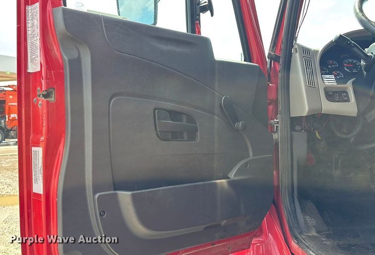 image for item EV1776 2013 International Workstar 7400 dump truck