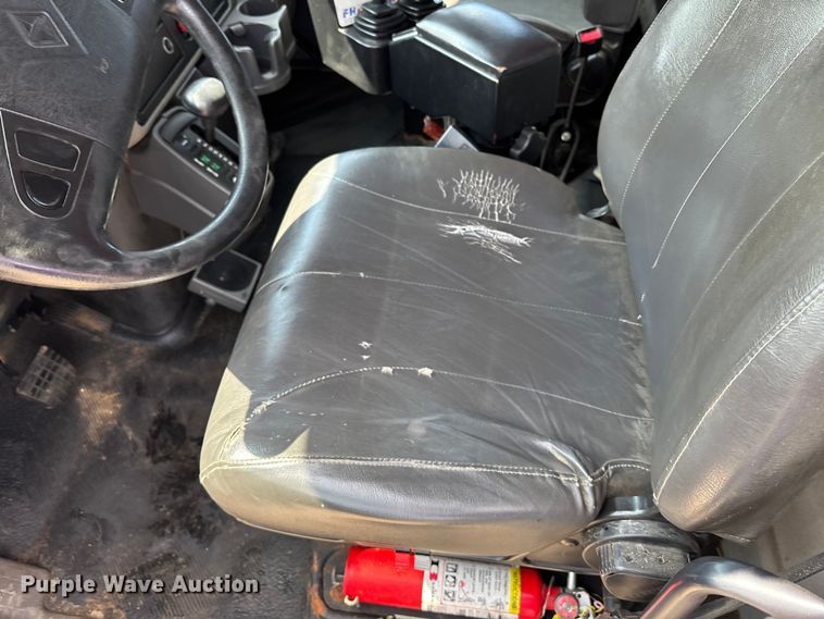 image for item EV1776 2013 International Workstar 7400 dump truck