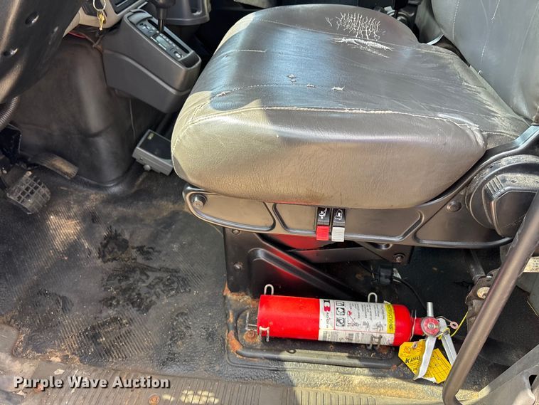 image for item EV1776 2013 International Workstar 7400 dump truck