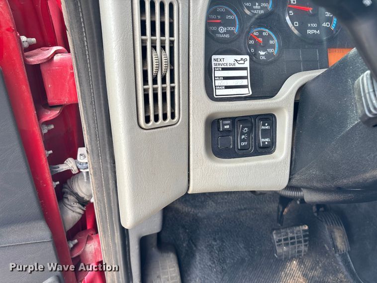 image for item EV1776 2013 International Workstar 7400 dump truck