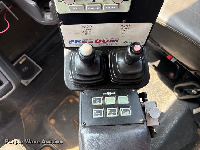 image for item EV1776 2013 International Workstar 7400 dump truck