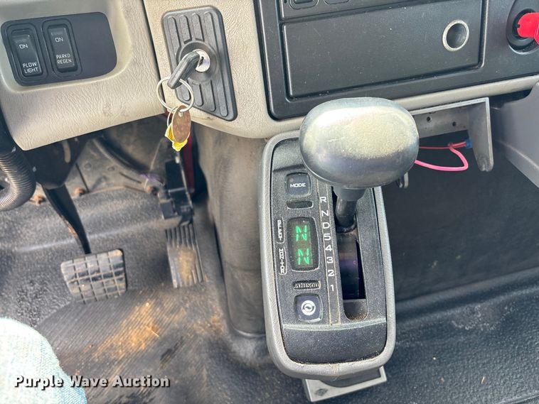 image for item EV1776 2013 International Workstar 7400 dump truck