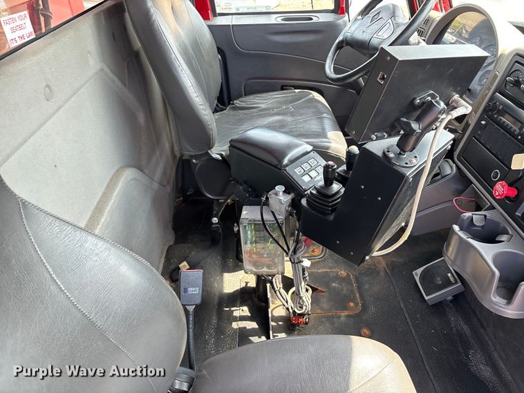 image for item EV1776 2013 International Workstar 7400 dump truck