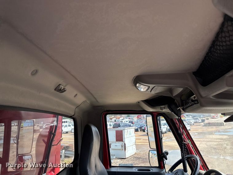 image for item EV1776 2013 International Workstar 7400 dump truck