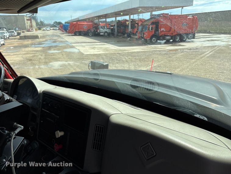 image for item EV1776 2013 International Workstar 7400 dump truck