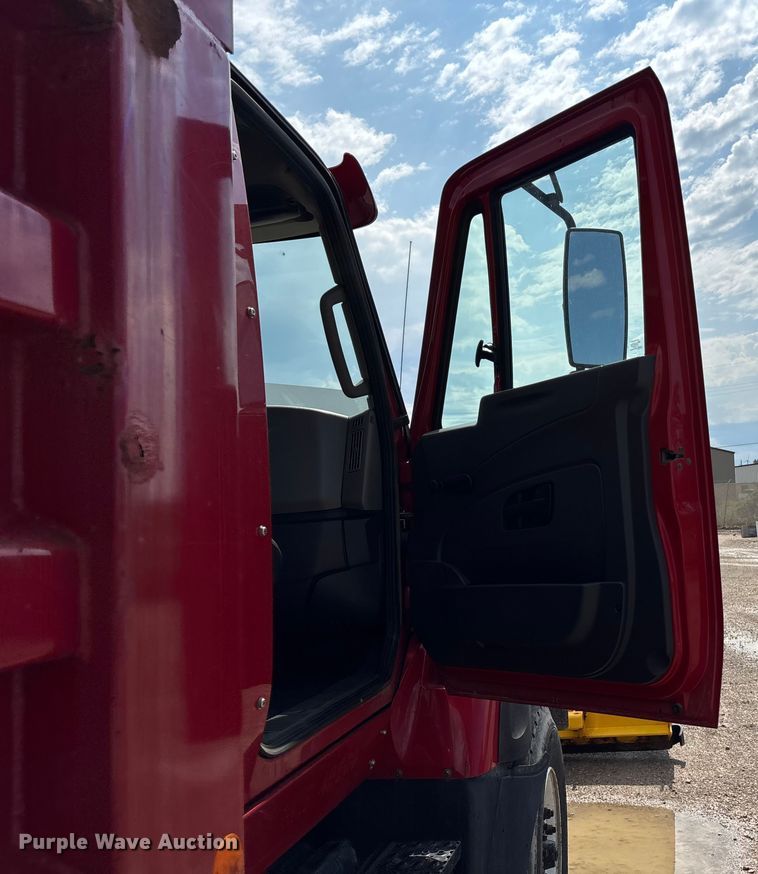 image for item EV1776 2013 International Workstar 7400 dump truck