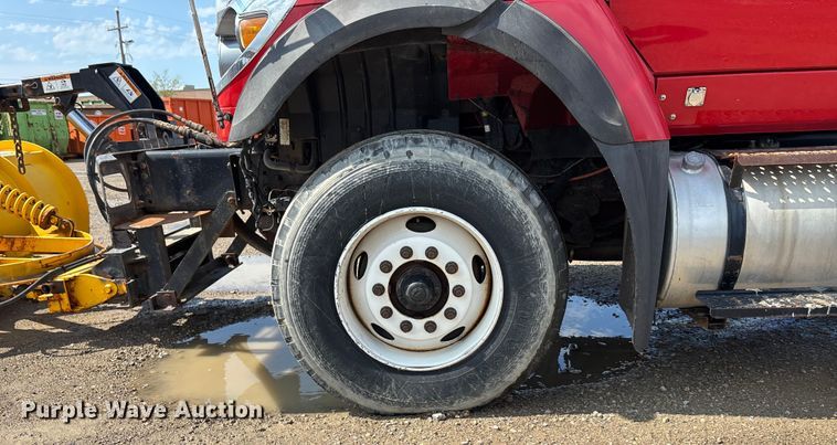 image for item EV1776 2013 International Workstar 7400 dump truck