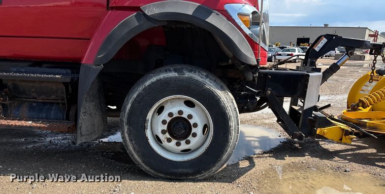 image for item EV1776 2013 International Workstar 7400 dump truck