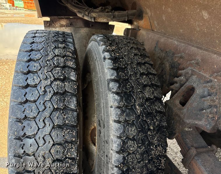 image for item EV1776 2013 International Workstar 7400 dump truck