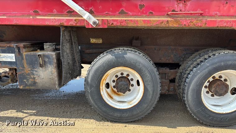 image for item EV1776 2013 International Workstar 7400 dump truck