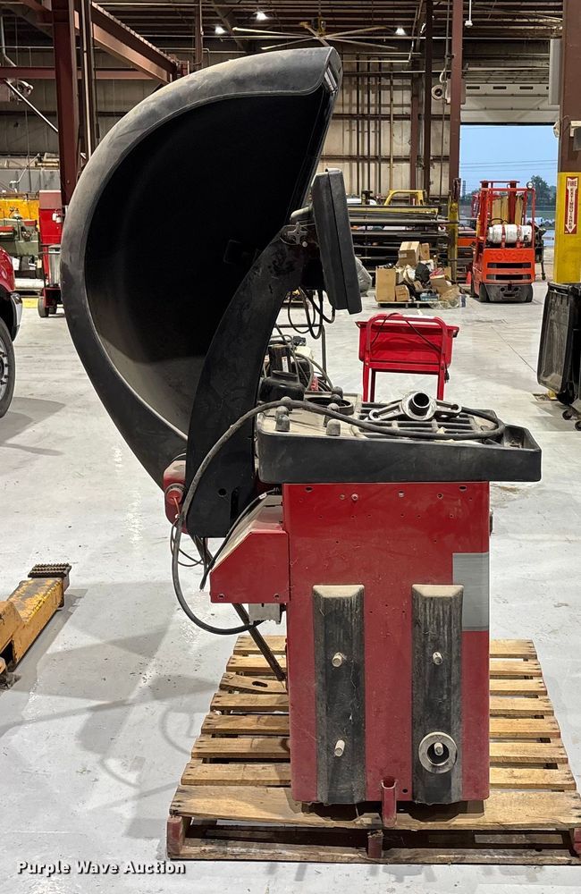 image for item EV1778 Coats V200 Vero tire balancer