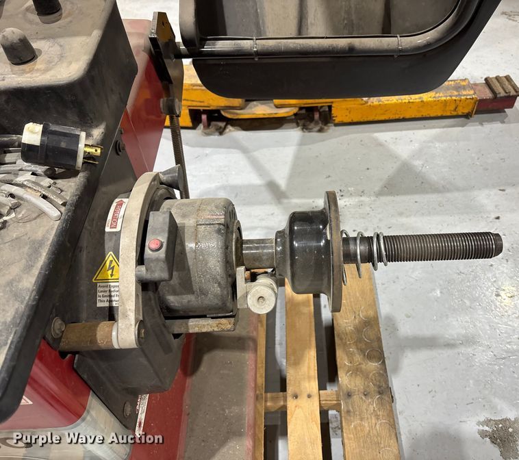 image for item EV1778 Coats V200 Vero tire balancer