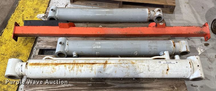 image for item EV1784 (3) hydraulic cylinders