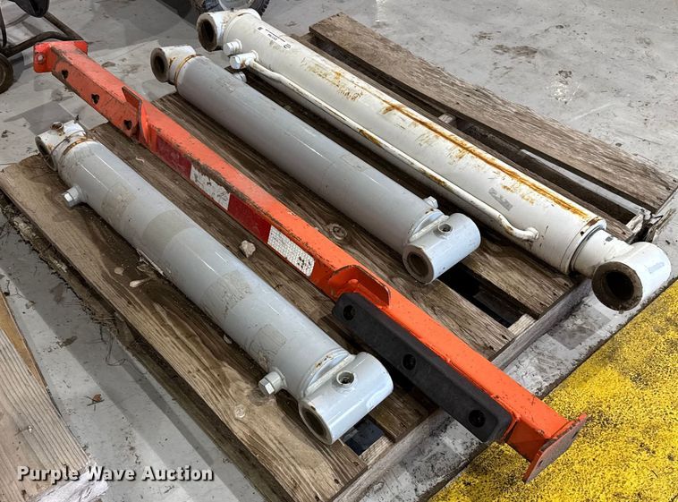image for item EV1784 (3) hydraulic cylinders
