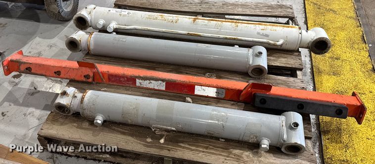 image for item EV1784 (3) hydraulic cylinders