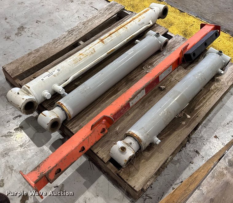 image for item EV1784 (3) hydraulic cylinders