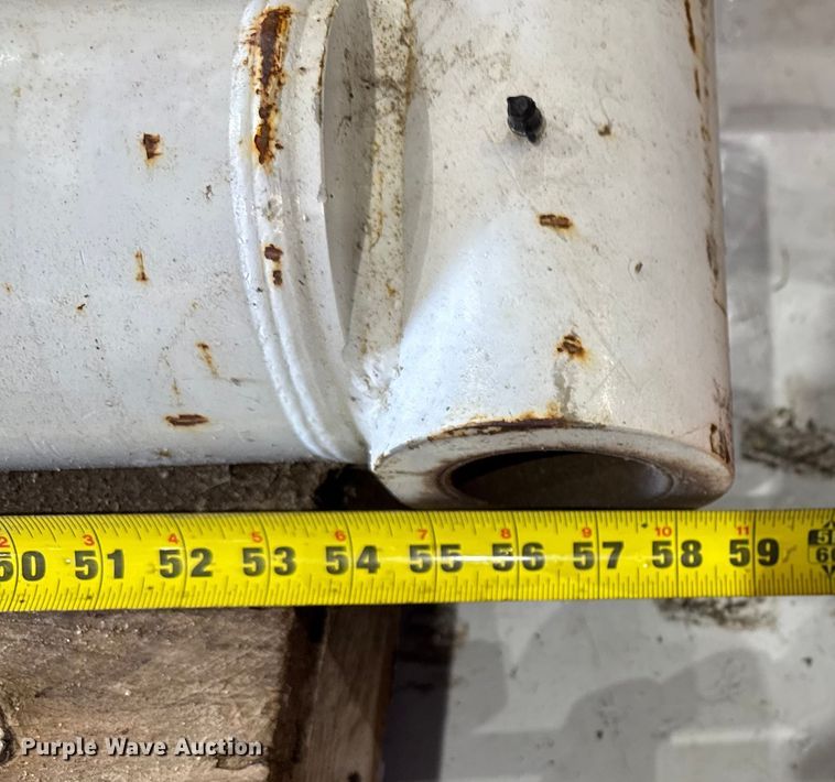 image for item EV1784 (3) hydraulic cylinders