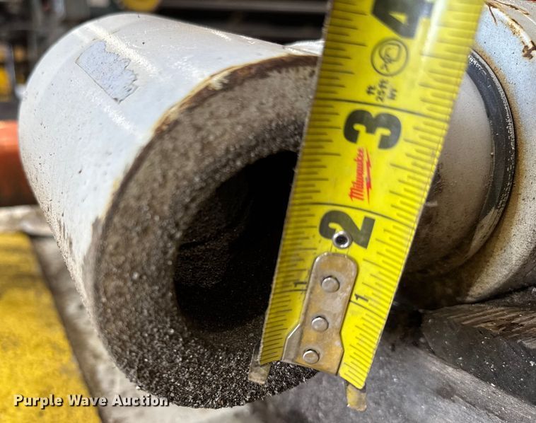 image for item EV1784 (3) hydraulic cylinders