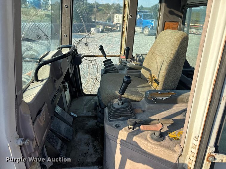 image for item EV1799 1997 Fiat-Hitachi FL145 track loader