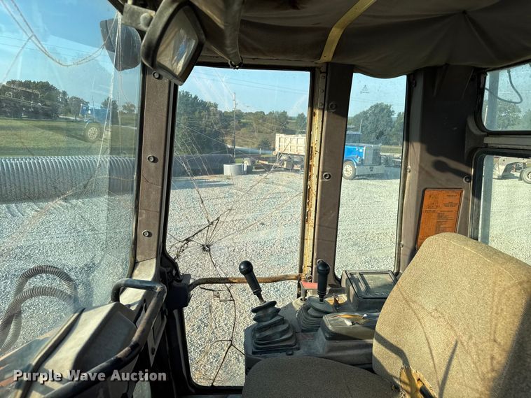 image for item EV1799 1997 Fiat-Hitachi FL145 track loader