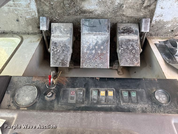 image for item EV1799 1997 Fiat-Hitachi FL145 track loader