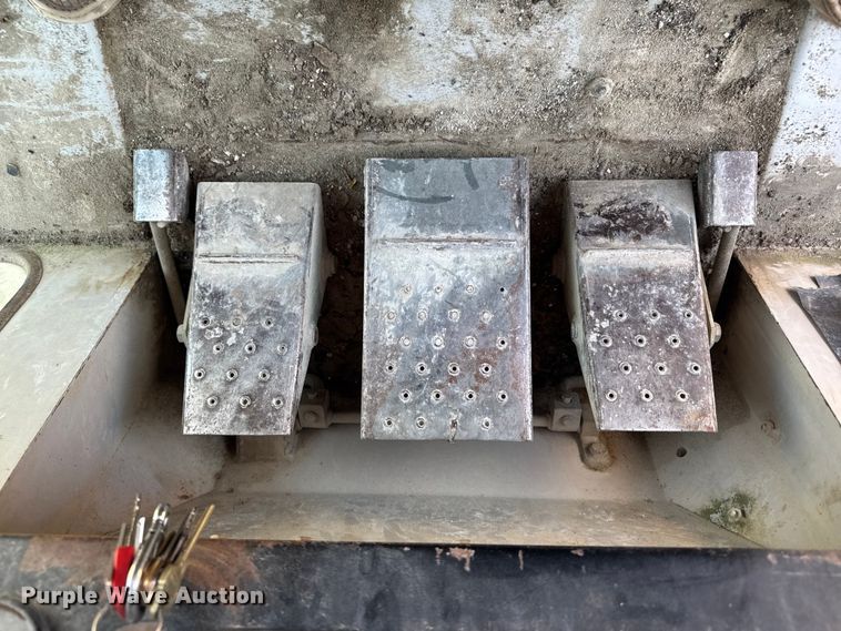 image for item EV1799 1997 Fiat-Hitachi FL145 track loader