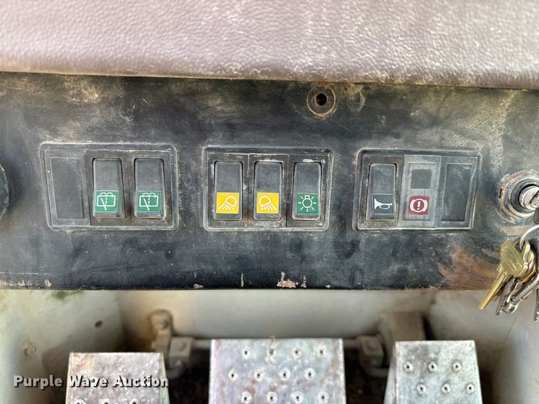 image for item EV1799 1997 Fiat-Hitachi FL145 track loader