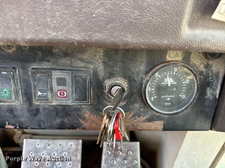 image for item EV1799 1997 Fiat-Hitachi FL145 track loader