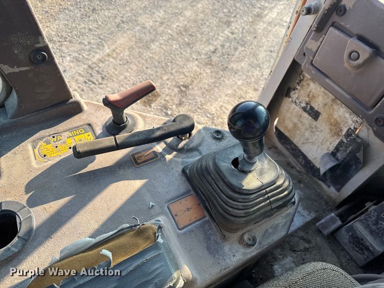 image for item EV1799 1997 Fiat-Hitachi FL145 track loader