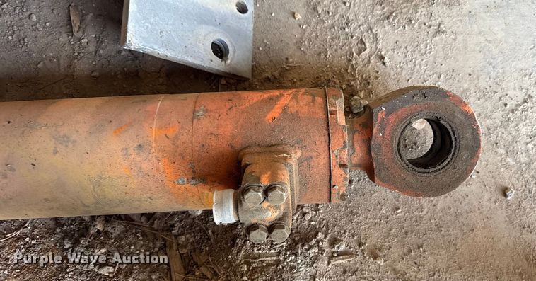 image for item EV1799 1997 Fiat-Hitachi FL145 track loader