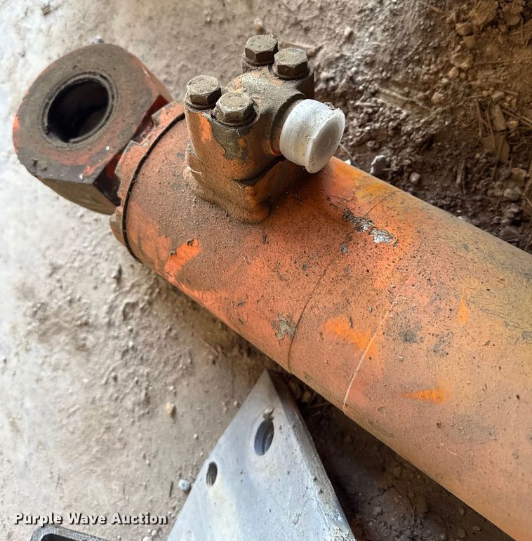 image for item EV1799 1997 Fiat-Hitachi FL145 track loader