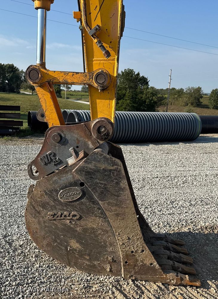 image for item EV1800 1998 JCB JS260L excavator