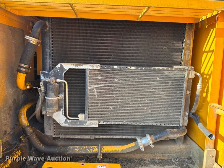 image for item EV1800 1998 JCB JS260L excavator