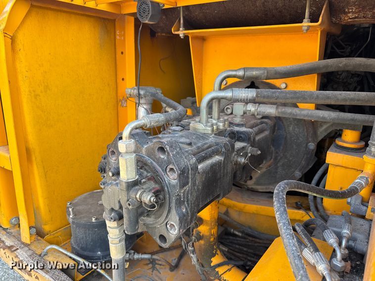 image for item EV1800 1998 JCB JS260L excavator