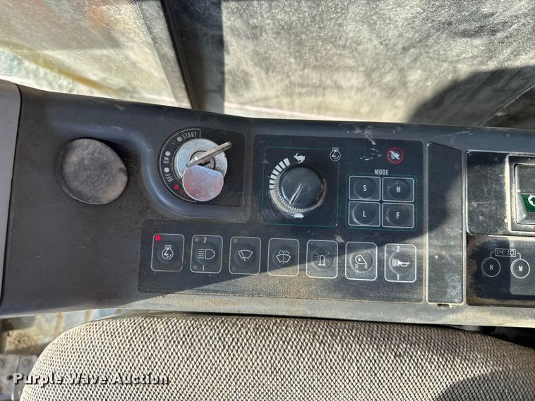 image for item EV1800 1998 JCB JS260L excavator