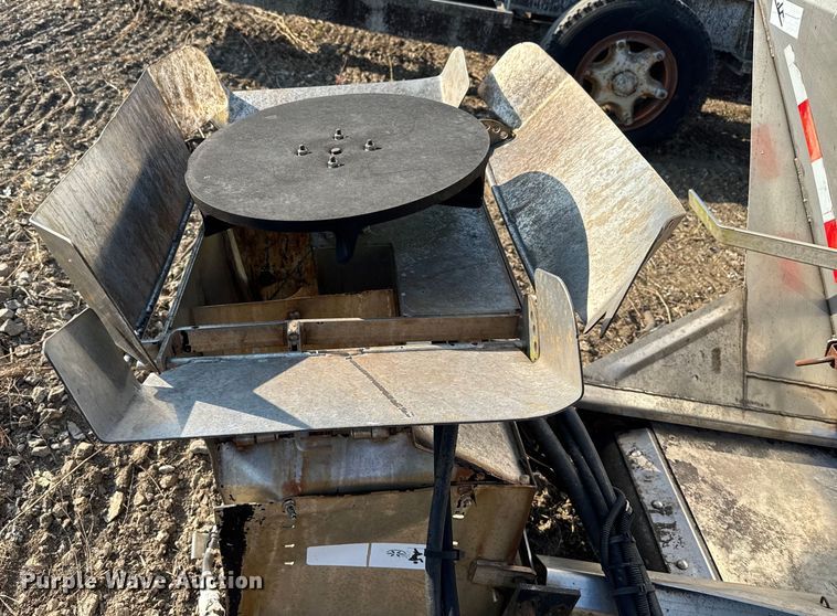 image for item EV1802 Monroe spreader