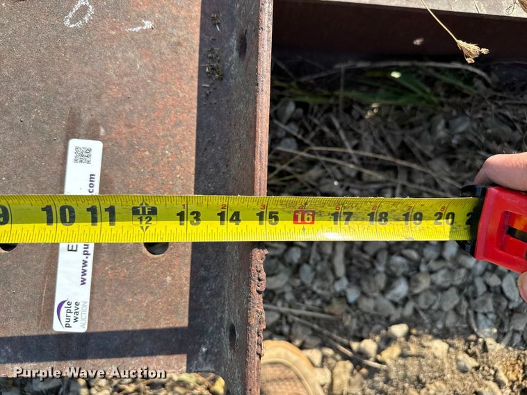 image for item EV1809 (4) iron beams