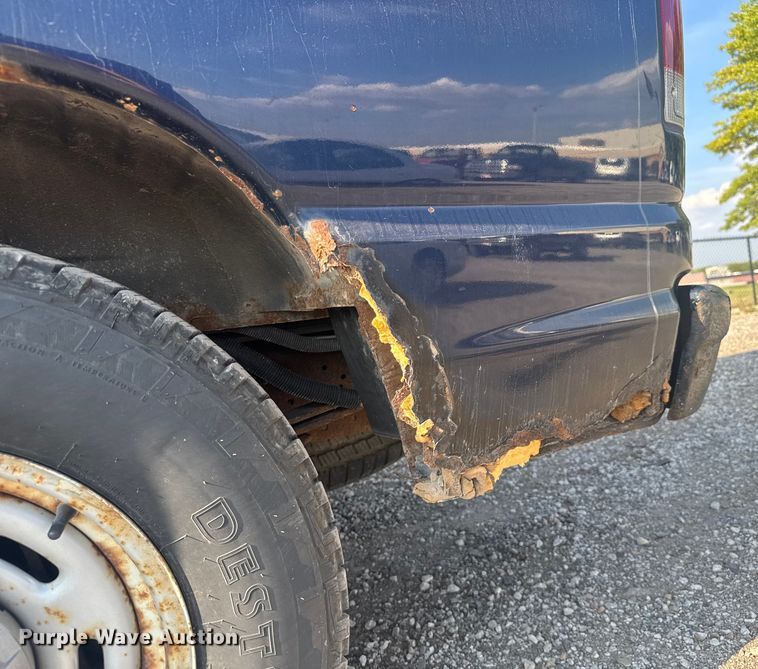 image for item EV1851 2004 Ford E150 van