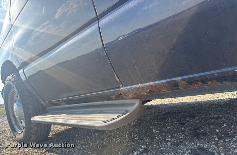 image for item EV1851 2004 Ford E150 van