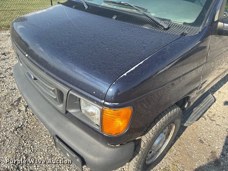 image for item EV1851 2004 Ford E150 van